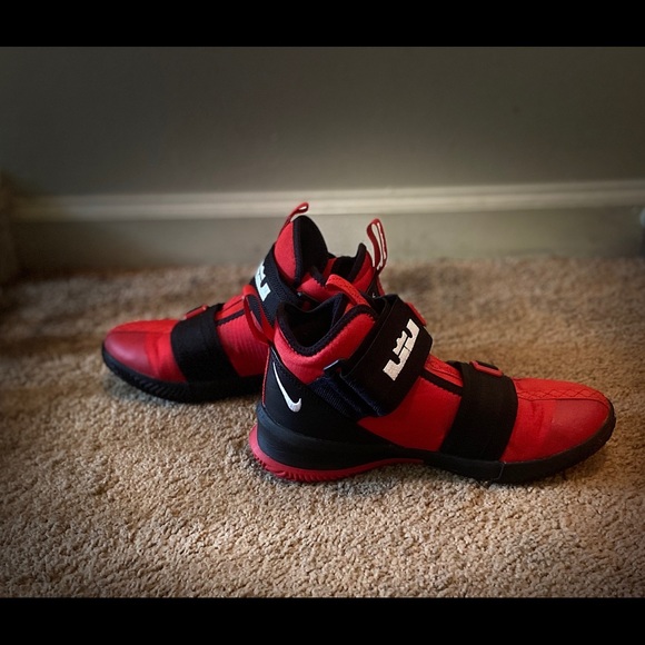 Nike shoes - Picture 2 of 2